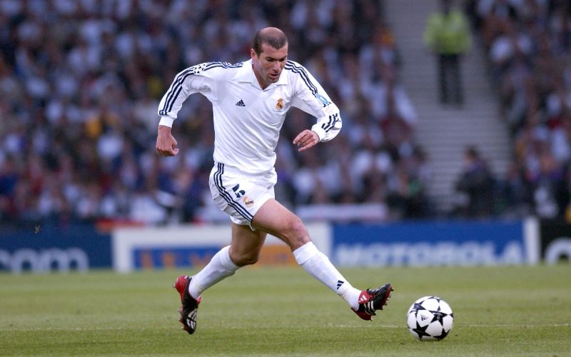 Zidane đá vị trí nào tại Real Madrid (2001-2006)?